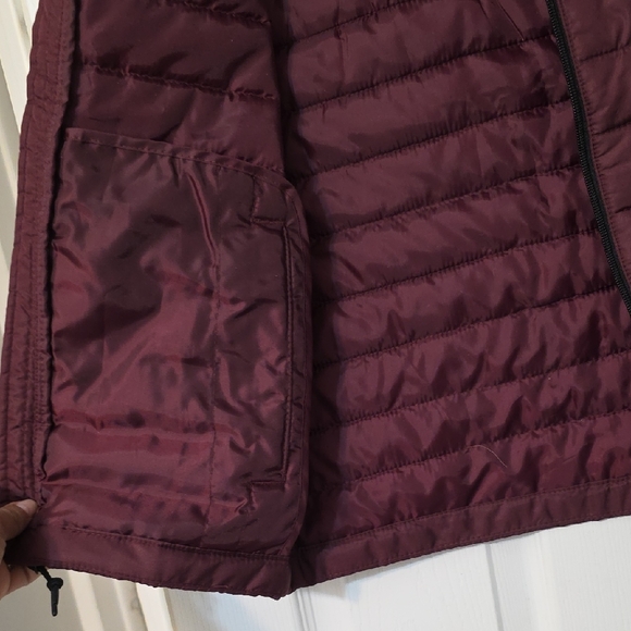 Aeropostale Men's Maroon Quilted Vest - Picture 4 of 11